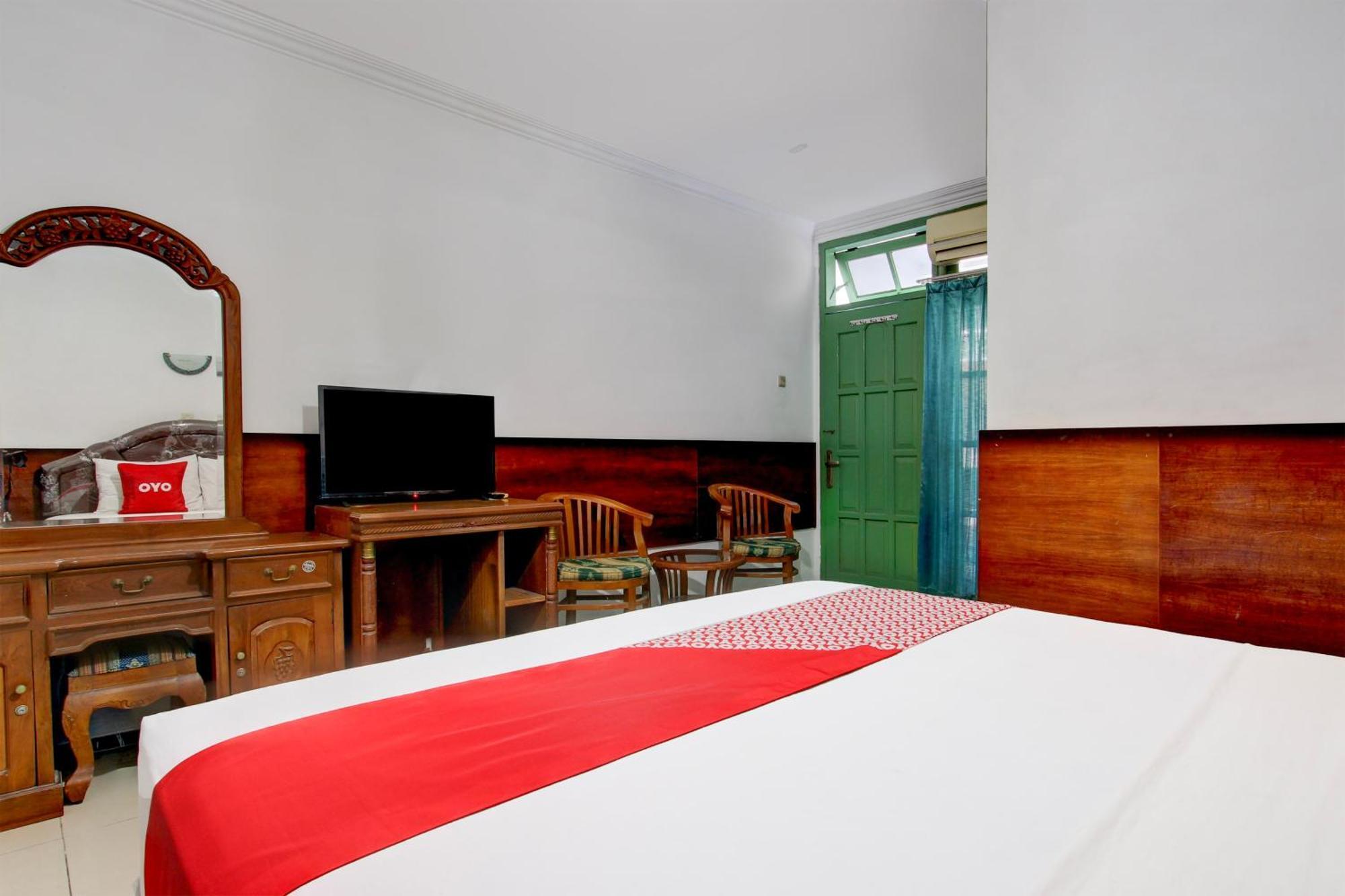 Oyo 94082 Gurita Hotel